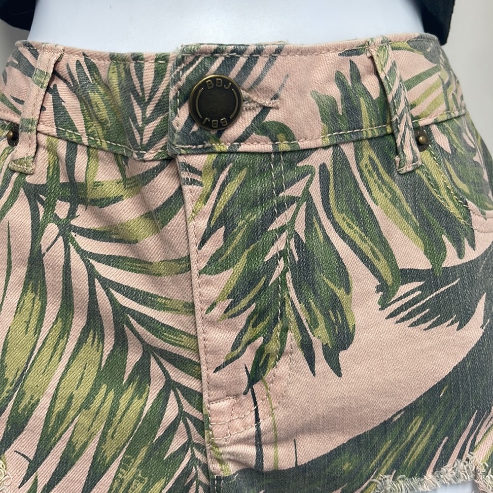 Shorts - Picture 3 of 11